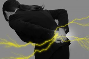 坐骨神経痛でお尻や太ももが痛い女性