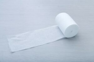 包帯やテーピング治療する志木駅の整骨院