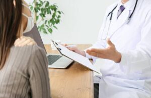 捻挫をして整骨院で診察中